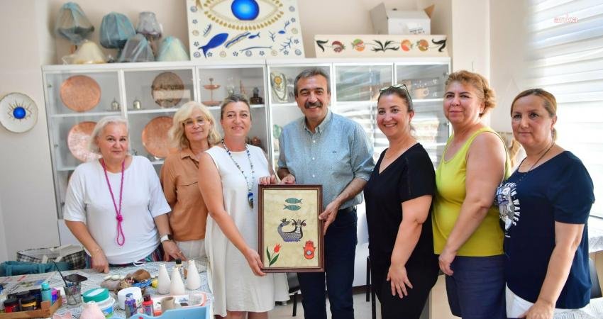 Çukurova Belediye Başkanı Çetin, Seramik ve Cam Altı Boyamadaki Hünerlerini Sergiledi Çukurova Belediye Başkanı Soner Çetin, Atatürk Kadın Yaşam Köyünde devam