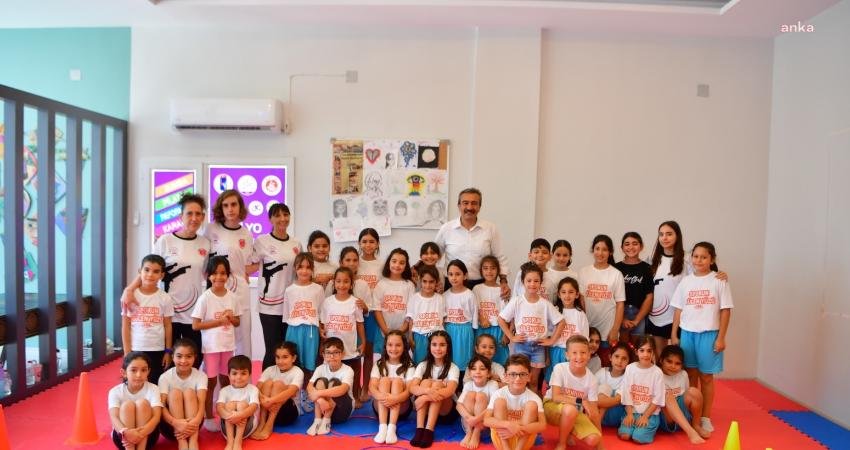 Çukurova Belediyesİ tarafından başlatılan yaz spor okulları devam ediyor. Futbol,