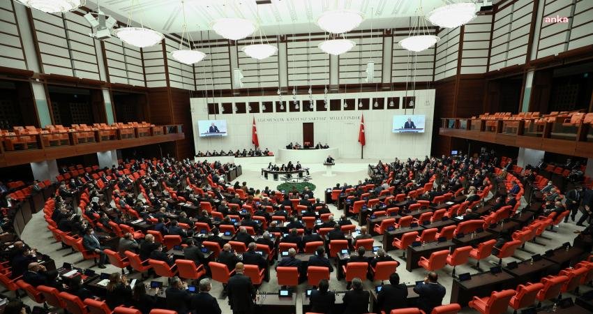 Cumhurbaşkanı Maaşında Yüzde 39 Oranında Artış Öngören 1,1 Trilyon Liralık Ek Bütçe Kanun Teklifi, TBMM Genel Kurulu’nda Kabul Edildi Cumhurbaşkanı Recep Tayyip Erdoğan’ın maaşında yüzde 39 oranında artış öngören