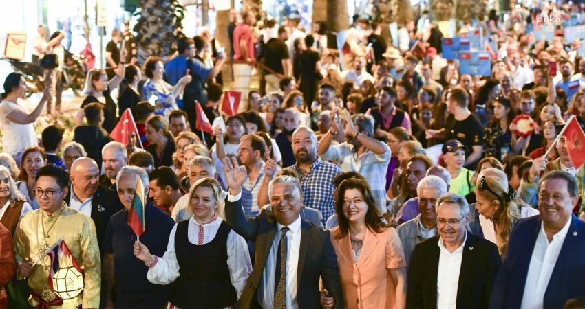 Muratpaşa Belediye Başkanı Ümit Uysal, 8. Kaleiçi Oldtown Festivali’nin 26-29