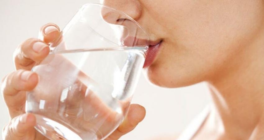 Daha az su içtiğimizin nasıl anlarız?