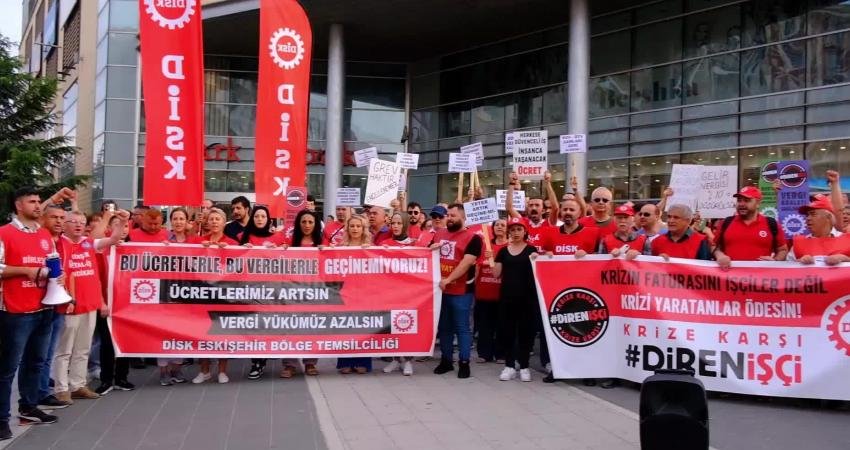 Zamlara ve artan vergilere tepki gösteren DİSK Eskişehir Bölge Temsilcisi