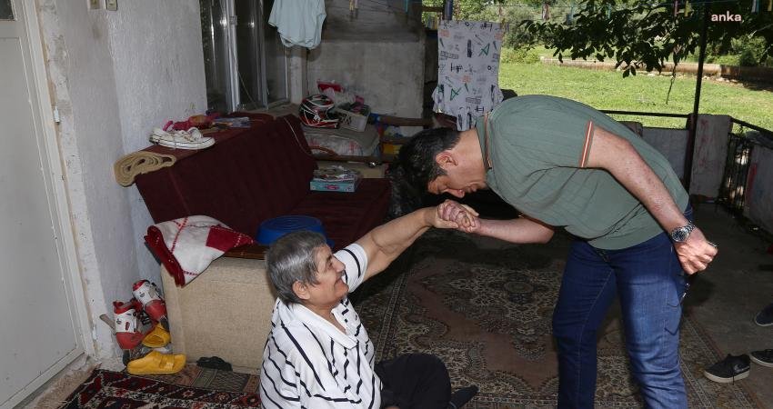 Döşemealtı Belediye Başkanı Turgay Genç, Kovanlık Mahallesinde yaşayan bedensel engelli