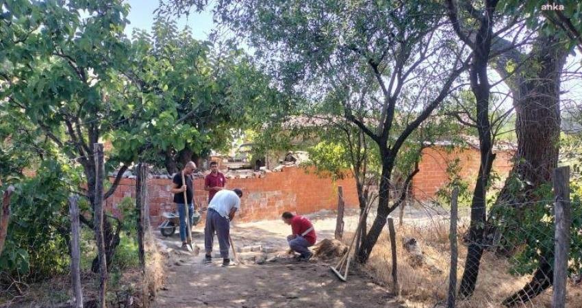 Edremit Belediyesi tarafından kırsal mahallelerde yapılan çalışmalar devam ediyor. Bu