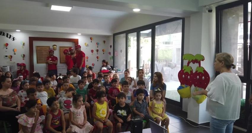 Efeler Belediyesi Gündüz Bakımevleri’nde eğitim gören öğrencilere deprem eğitimi verildi.