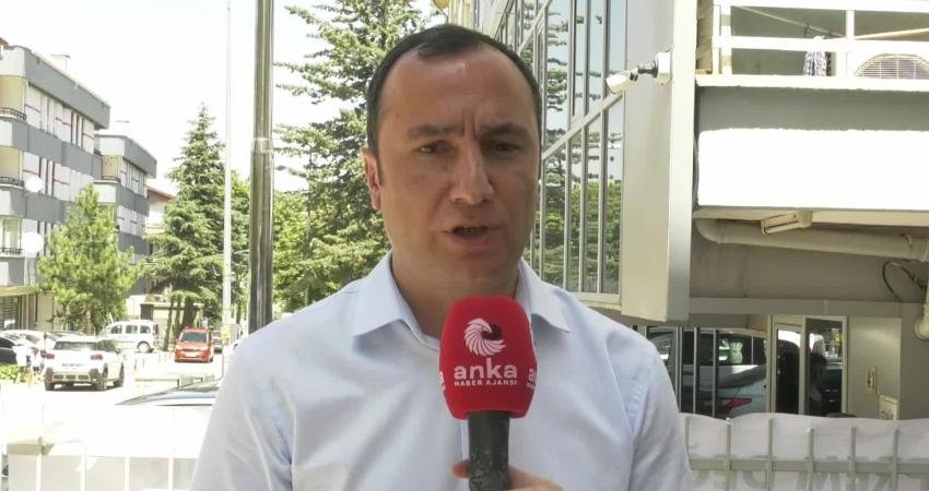 Eğitim-İş Başkanı Kadem Özbay: “Temel Bir Hak Olan Eğitim Hizmeti Satılabilir Bir Hizmet Haline Dönüşmüş Durumda” Eğitim-İş Genel Başkanı Kadem Özbay, devlet okullarında ücretsiz olarak verilmesi