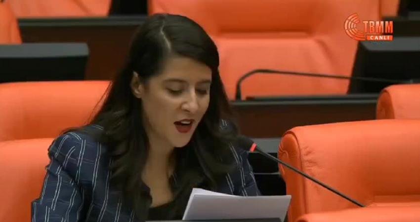 EMEP’li Karaca’dan Emekli Vekillerin Maaşına Zam Düzenlemesine Tepki: “55 Bin Lira Olan Maaşa 7,5 Puanlık Artışın Önü Açıldı, Hayır Diyoruz” Emek Partisi (EMEP) Gaziantep Milletvekili Sevda Karaca, emekli milletvekillerinin maaşlarına