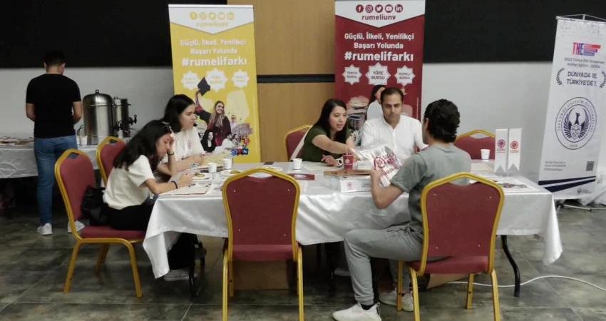 Üniversite Tercih ve Tanıtım Günleri’nde konuşan Esenyurt Belediye Başkanı Kemal