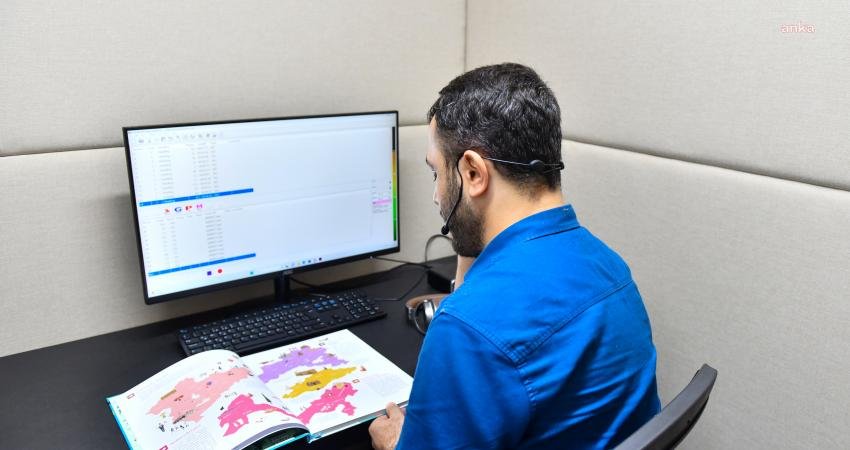 Esenyurt Belediyesi’nin görme engelli vatandaşlar için hayata geçirdiği Engelsiz Kütüphane’deki