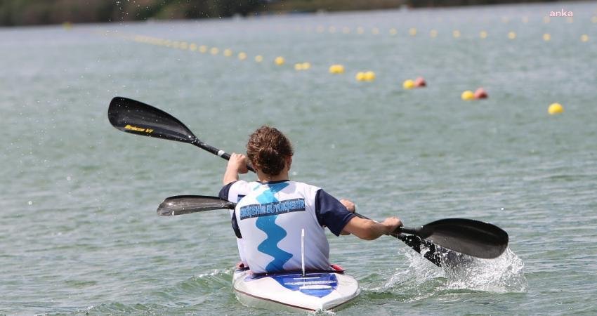 Eskişehir Büyükşehir Belediyesi’nin Deniz Kanosu Eğitimleri’ne Kayıtlar Başlıyor Eskişehir Büyükşehir Belediyesi’nin (EBB) kano sporuna meraklı yetişkinler için düzenlediği