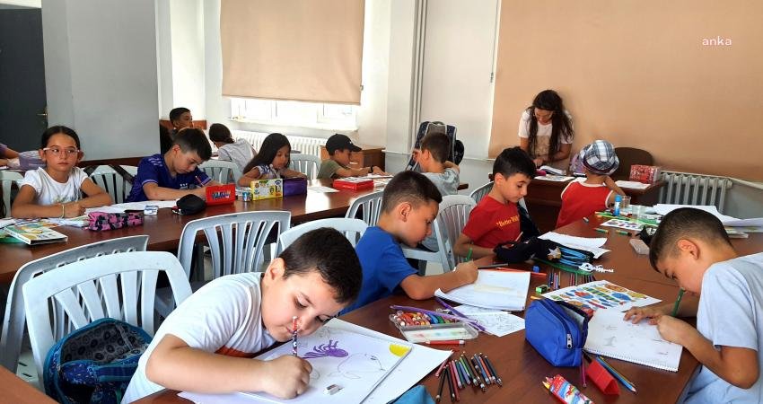 Esmek Yaz Okulu Eğitimleri Başladı Eskişehir Büyükşehir Belediyesi Sanat Meslek Eğitim Kursları’nın (ESMEK), kent merkezi