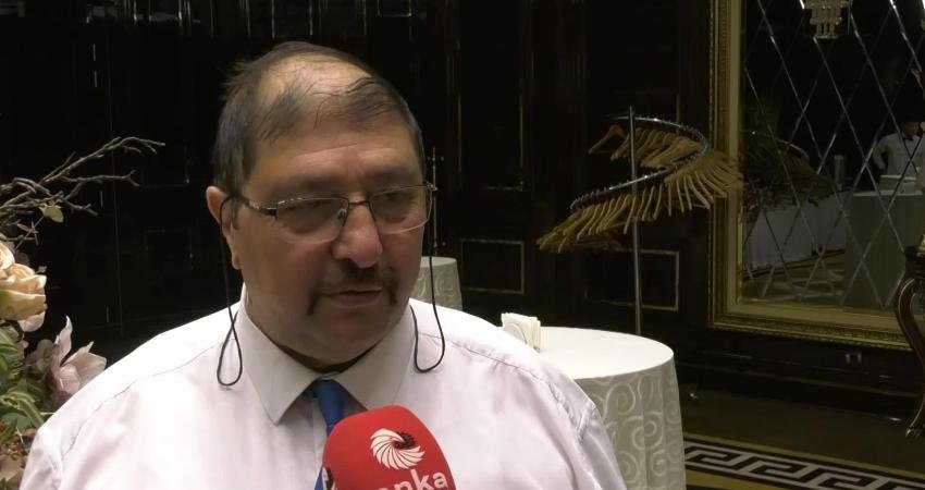 Esnaf Cüzdan Projesi'nin tanıtım toplantısına katılan esnaf, sattıkları ürünlere gelen