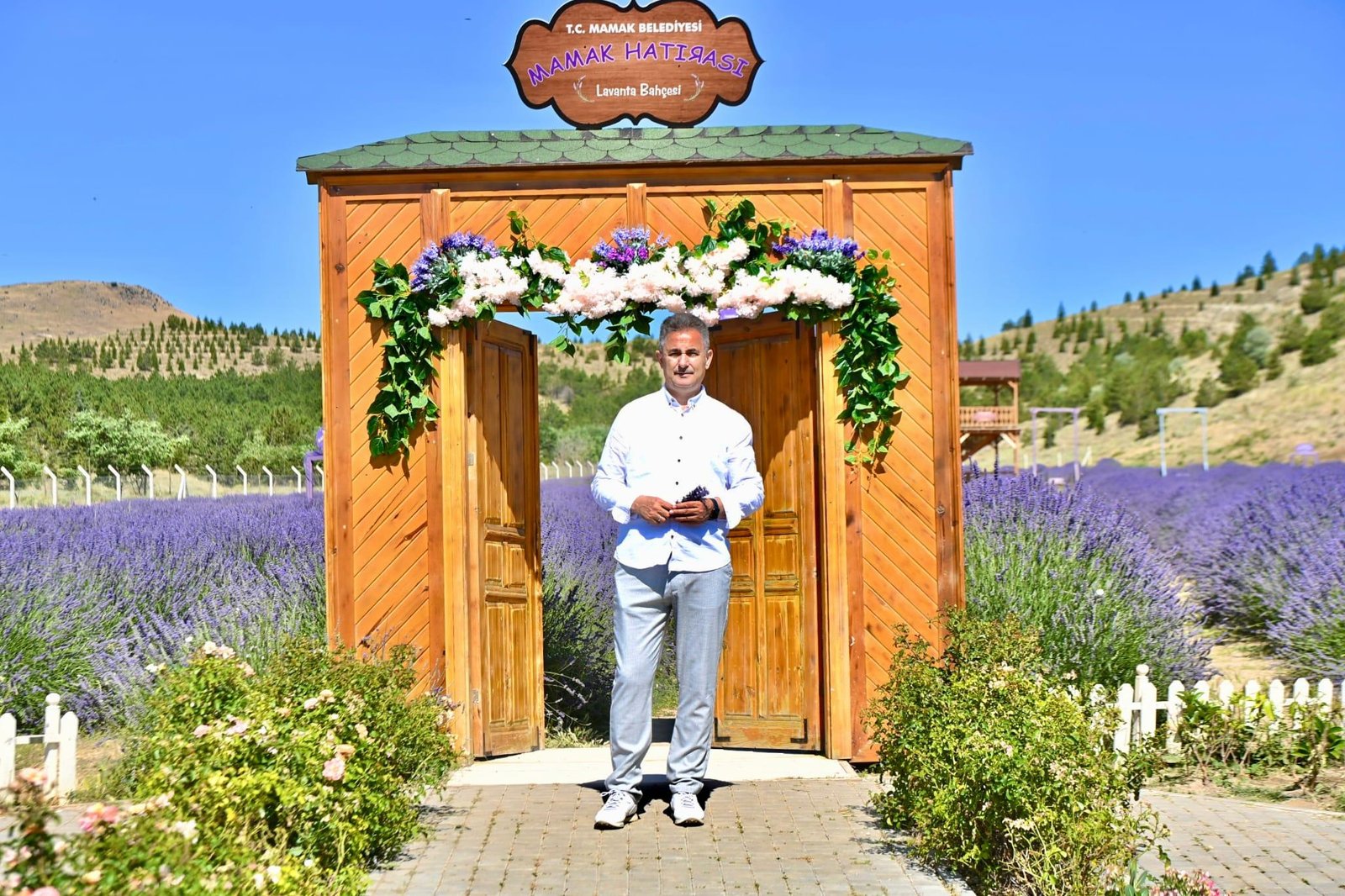 Ziyaretçi akınının yaşandığı Mamak Belediyesi Lavanta Bahçesi, evlenecek çiftlerin nikah