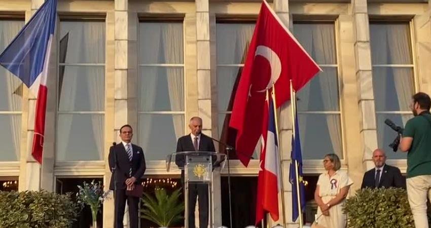 Fransız Ulusal Bayramı Ankara’da Kutlandı… Büyükelçi Magro: Türkiye’nin İsveç’in NATO’ya Katılımını Onaylama Kararını Memnuniyetle Karşılıyorum Fransa’nın Ulusal Bayramı bugün Fransa’nın Ankara Büyükelçiliği'nde kutlandı. Büyükelçi Herve