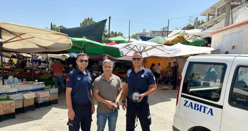 Gaziemir Belediyesi’nin Zabıta Müdürlüğü ekipleri, pazarda buldukları ve içinde oğlunun