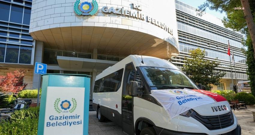 Gaziemir Belediyesi yeni aldığı 4 tekerlekli sandalye ve 6 refakatçi
