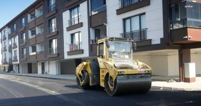 Gemlik Belediyesi, ilçe genelinde sürdürdüğü sıcak asfalt ve parke taş
