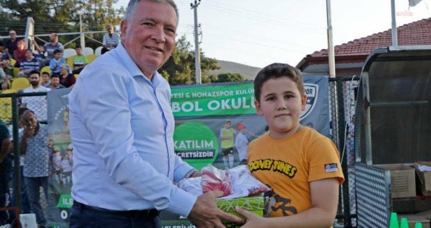 Honaz Belediyesi'nin Honazspor iş birliği ile başlattığı ve bu yıl