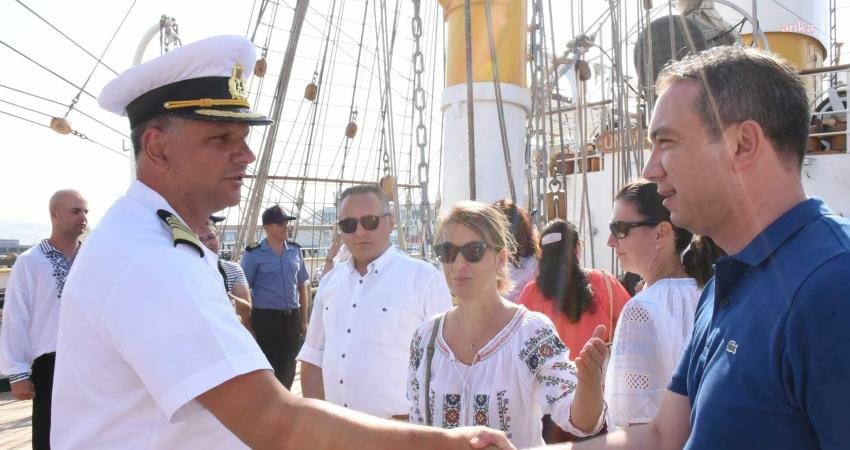 İtalya'dan yola çıkan 82 metre uzunluğunda, 12 metre genişliğindeki 'Nava