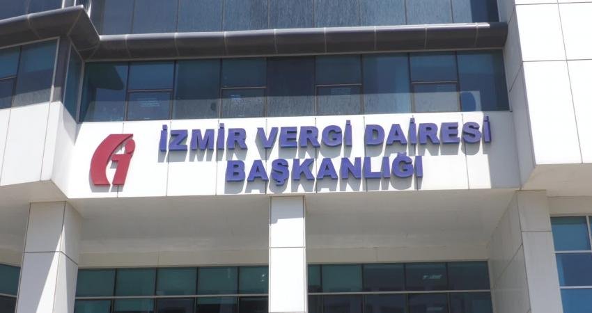 KESK’e bağlı Büro Emekçileri Sendikası (BES) İzmir Şubesi üyeleri, vergi