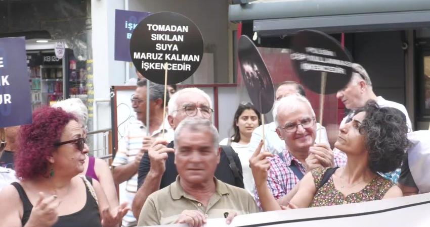 İzmir’de STK’lardan İşkence Protestosu İzmir’de sivil toplum kuruluşları (STK), ‘26 Haziran İşkence Görenlerle Dayanışma