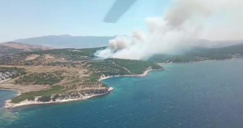 İzmir’in Aliağa ve Menderes ilçelerinde orman yangını çıktı. Yangınları söndürme
