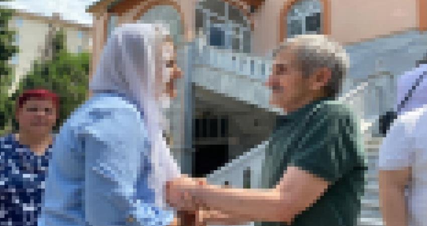 İzmit Belediye Başkanı Hürriyet, Yusuf Atmaca’nın Cenaze Törenine Katıldı İzmit Belediye Başkanı Fatma Kaplan Hürriyet, Kocaeli Sivaslılar Derneği Kurucu