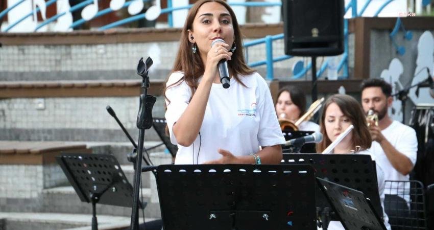 İzmit Belediyesi Kent Orkestrası, Cumhuriyet Parkı Amfi Tiyatro’da gerçekleştirdiği 'Park