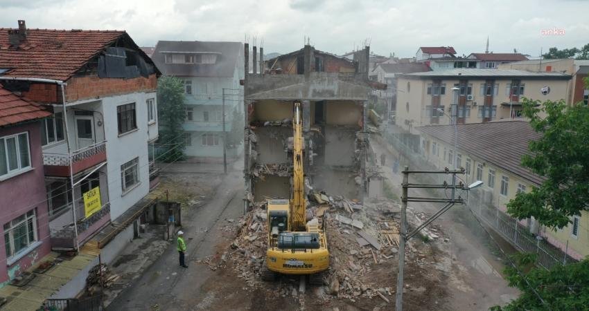 İzmit Belediyesi, Mehmet Ali Paşa’da Yıkım İşlemlerini Tamamladı İzmit Belediyesi, Mehmet Ali Paşa Mahallesi Emin Sipahi Sokak ile