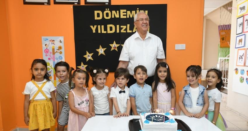 Karabağlar Belediye Başkanı Selvitopu, Miniklerle Pasta Kesti Karabağlar'da yaşayan vatandaşların 36-60 ay arasındaki çocuklarına yönelik okul öncesi