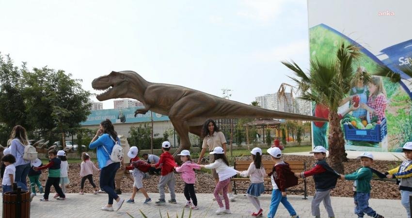 Karşıyaka Evrensel Çocuk Merkezi’ni 6 Ayda 95 Bin Kişi Ziyaret Etti Yeni nesilleri evrensel değerlerle ve bilimle buluşturan Karşıyaka Belediyesi Evrensel