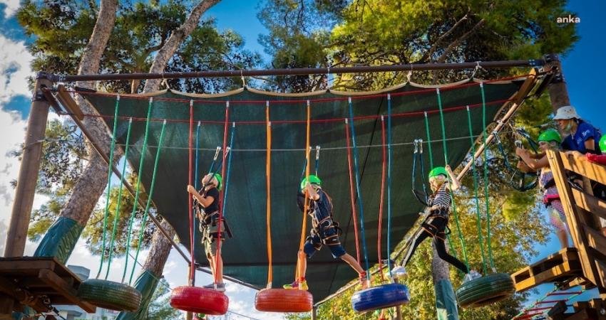 Karşıyaka Belediyesi’nin çocuk ve gençleri hem sporla hem de eğlenceyle