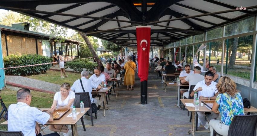 Karşıyaka Belediyesi’nin düzenlediği ve komşuluk uygulaması 'hoplr' üzerinden duyurduğu tavla