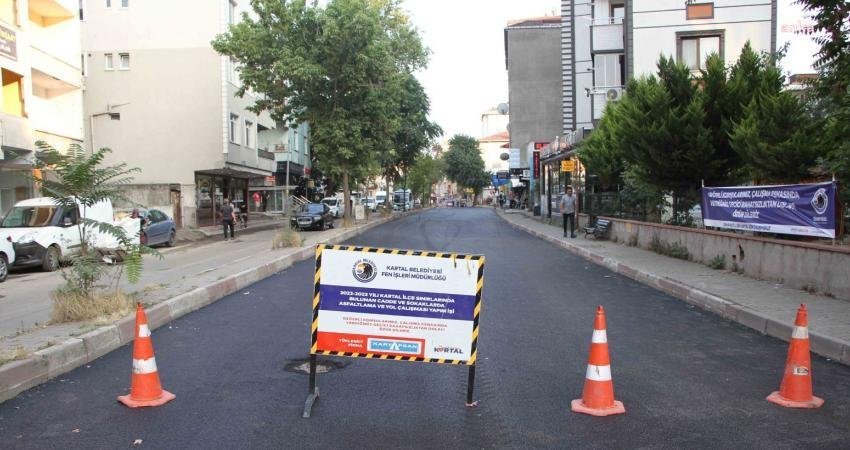 Kartal Belediyesi’nin asfalt serimi çalışmaları Esentepe Mahallesi’nde devam ediyor. Fen