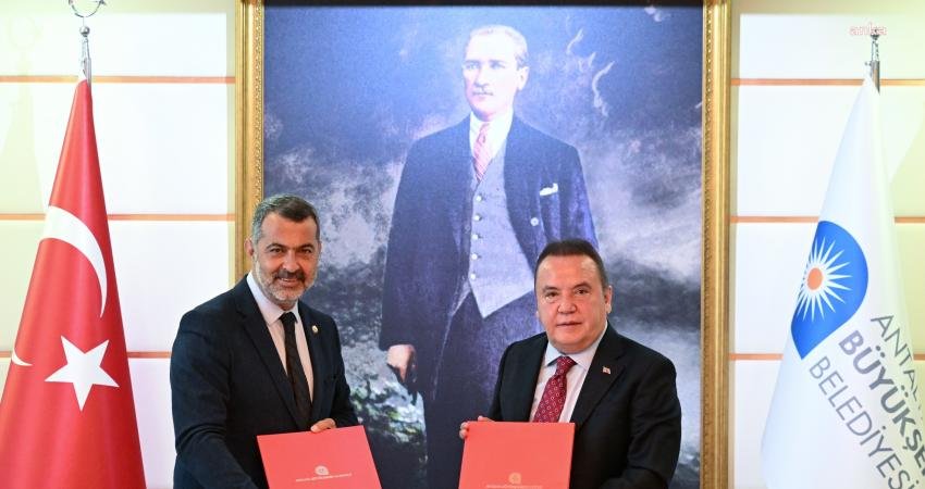 Antalya Büyükşehir Belediye Başkanı Muhittin Böcek, Kaş Kınık’ta yapımı devam