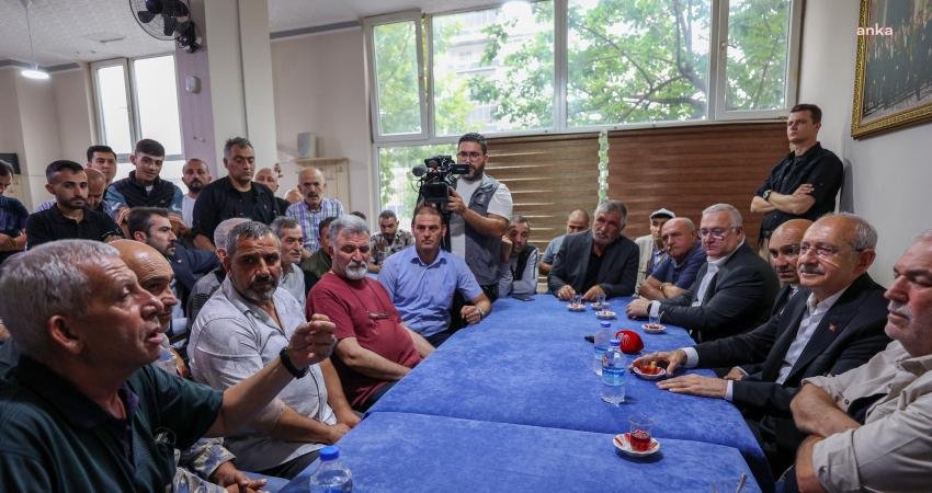 Kemal Kılıçdaroğlu, Kahvehanede Vatandaşlarla Sohbet Etti CHP Genel Başkanı Kemal Kılıçdaroğlu, Ankara’nın Keçiören ilçesindeki bir kahvehanede