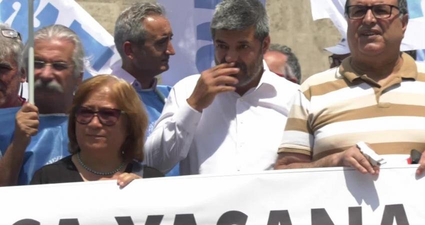 KESK Ankara Şubeler Platformu Memur Maaş Zammını Protesto Etti… Öğretmen Melek Aşır: “Saraylar, Altın Yollar, Kaftanlar Değil; İnsanca Yaşamak, Çocuklarımızın Gözüne Gülerek Bakmak İstiyoruz” KESK’in memur maaşlarına yapılacak zammı protesto etmek için düzenlediği eyleme