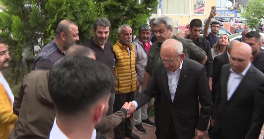 Kılıçdaroğlu: “Kazansaydık Farklı Bir Şey Olacaktı. Kazanamadık Ama Bu, Dünyanın Sonu Değil. Yapılan İlk Seçim de Değil, Son Seçim de Değil” CHP Genel Başkanı Kemal Kılıçdaroğlu, Ankara’nın Keçiören ilçesindeki bir kahvehanede
