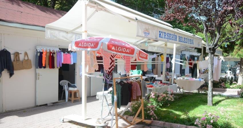 Kırşehir Belediye Başkanı Selahattin Ekicioğlu, Kadın Emek Pazarı’ndaki stantları ziyaret