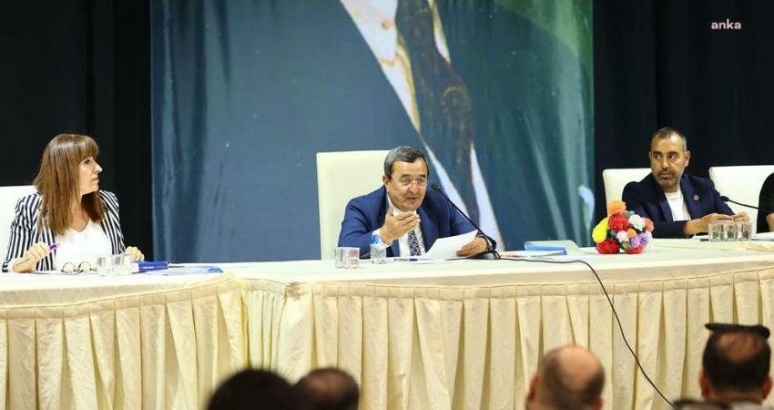 Konak Belediye Meclisi toplantısında belediyenin faaliyetleri hakkında bilgi veren Başkan Batur,