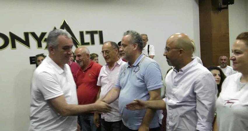 Konyaaltı Otizm Gönüllüleri ile bir araya gelen Konyaaltı Belediye Başkanı