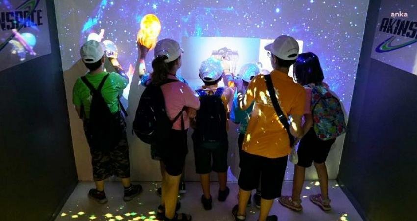 Küçükçekmeceli çocuklar, düzenlenen bilim ve kültür gezileri ile İstanbul’u yeniden