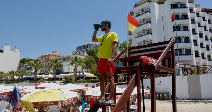 Kuşadası Plajları Cankurtaranlara Emanet Kuşadası Belediyesi’nin iştiraki Arya Turistik Tesisleri A.Ş. tarafından işletilen plajlarda