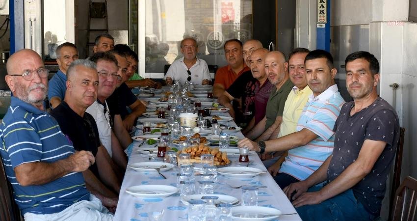 Kuşadası Belediye Başkanı Ömer Günel, Kuşadası Sanayi Sitesi esnafıyla sabah kahvaltısında bir araya