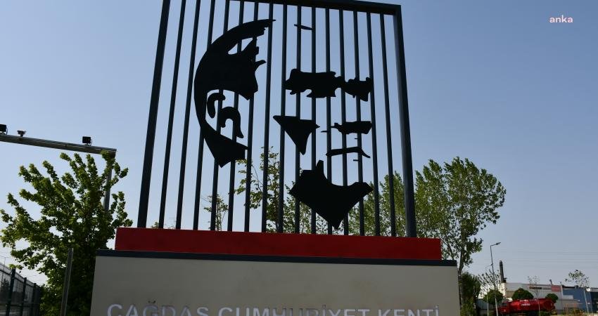 Lüleburgaz Belediyesi kentin doğu ve batı yakasındaki girişlerinde Ulu Önder