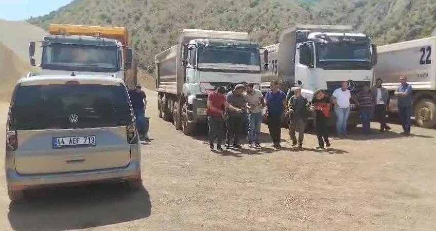 Malatya'da Kolin İnşaat'ın taşımacılığını yapan Hekimhan Motorlu Taşıyıcılar Kooperatifi’ne bağlı