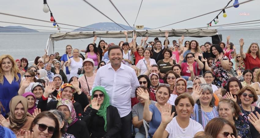 Maltepe Belediyesi’nin ilçeli kadınlar için İstanbul Boğazı’nda düzenlediği tekne turları