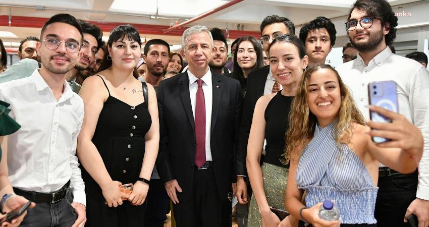 Mansur Yavaş Üniversitelilerle Bir Araya Geldi: “Karar Verici Sizler Olun, Uygulayıcı Biz Olalım İstiyoruz” Ankara Büyükşehir Belediye (ABB) Başkanı Mansur Yavaş, Başkent Gençlik Meclisi’nin