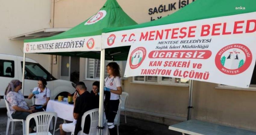 Menteşe Belediyesi’nden Ücretsiz Sağlık Taraması Menteşe Belediyesi tarafından pazar yerinde bulunan Sağlık İşleri Müdürlüğü önünde