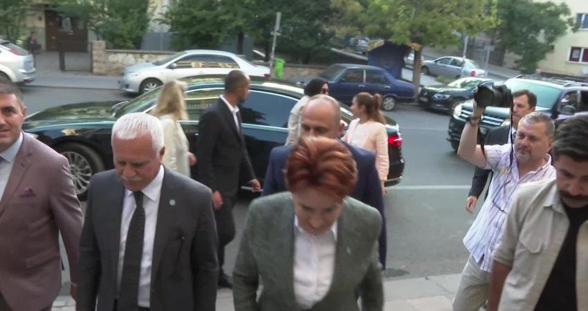 Meral Akşener, Partisinin Milletvekilleri ve Başkanlık Divanı Üyeleriyle Bir Araya Geldi İYİ Parti Genel Başkanı Meral Akşener, partisinin milletvekilleri ve Başkanlık